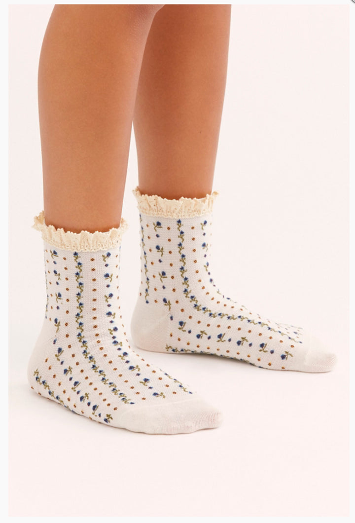Rosebud Waffle Knit Ankle Socks  in Ivory