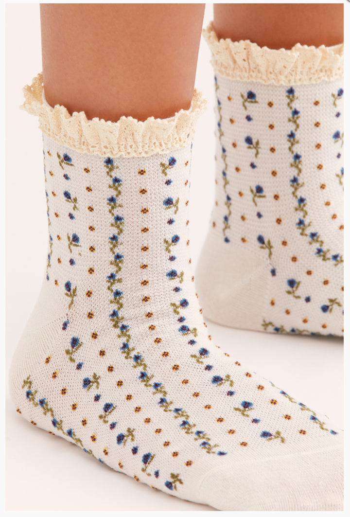Rosebud Waffle Knit Ankle Socks  in Ivory