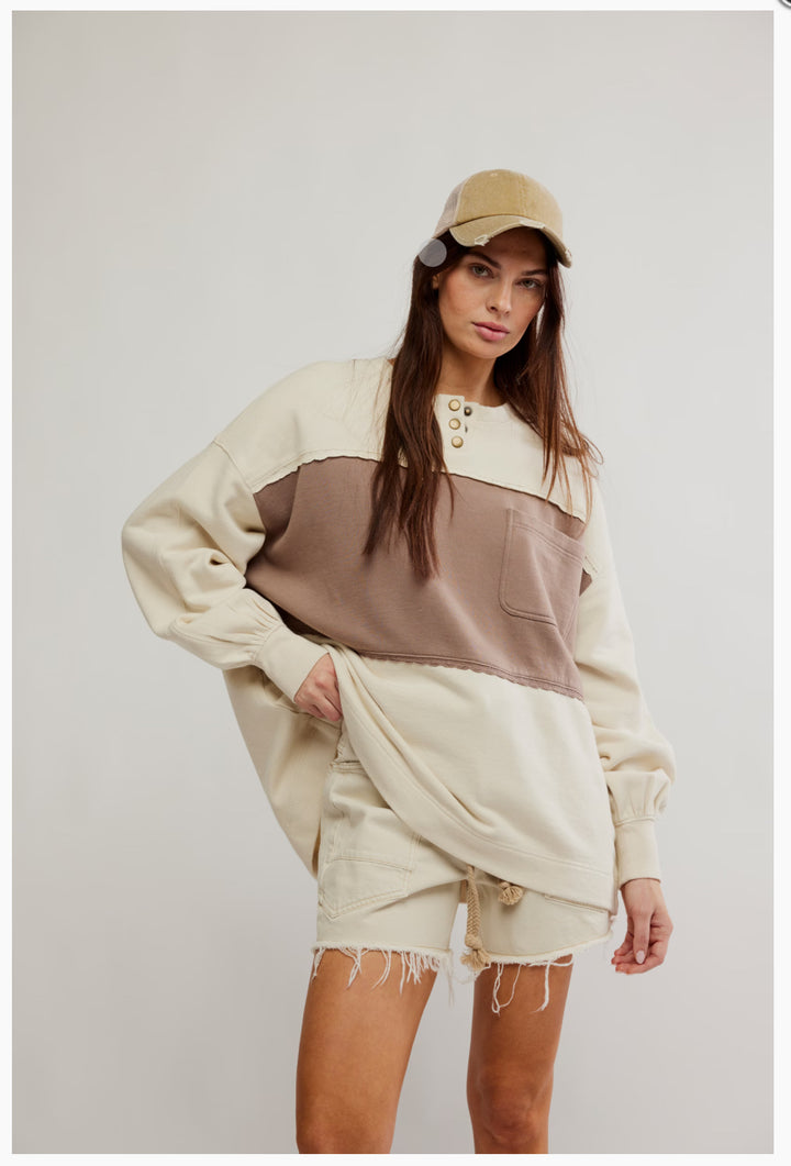 Strawberry Sweatshirt in Summer Sand Combo