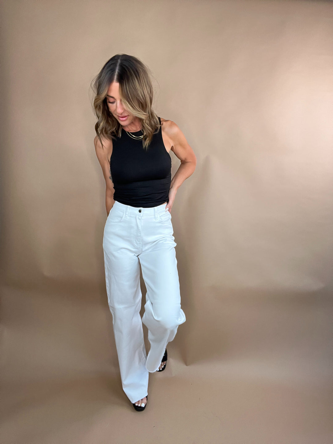 We're Back Wide Fit Jeans in White Wash