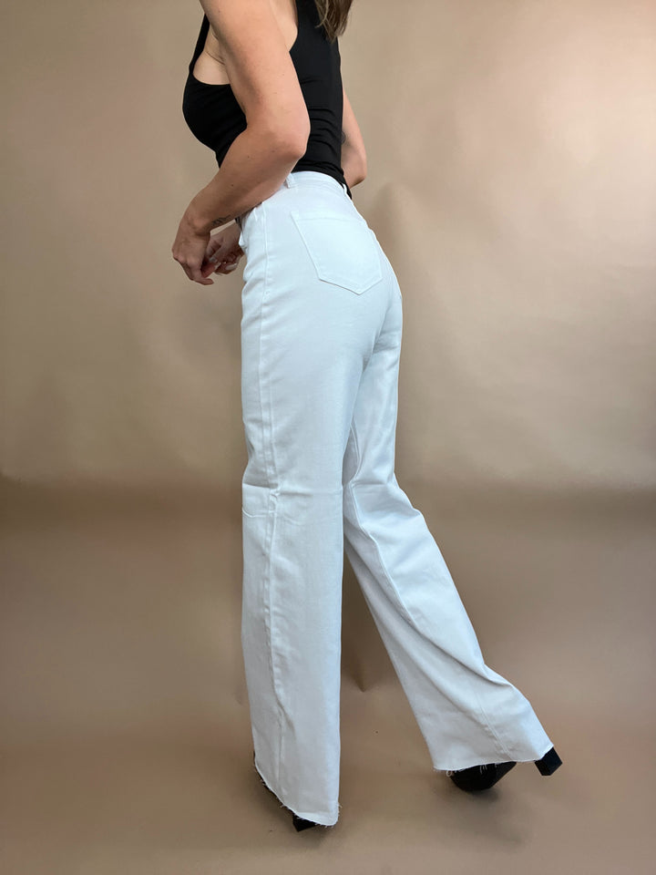 We're Back Wide Fit Jeans in White Wash