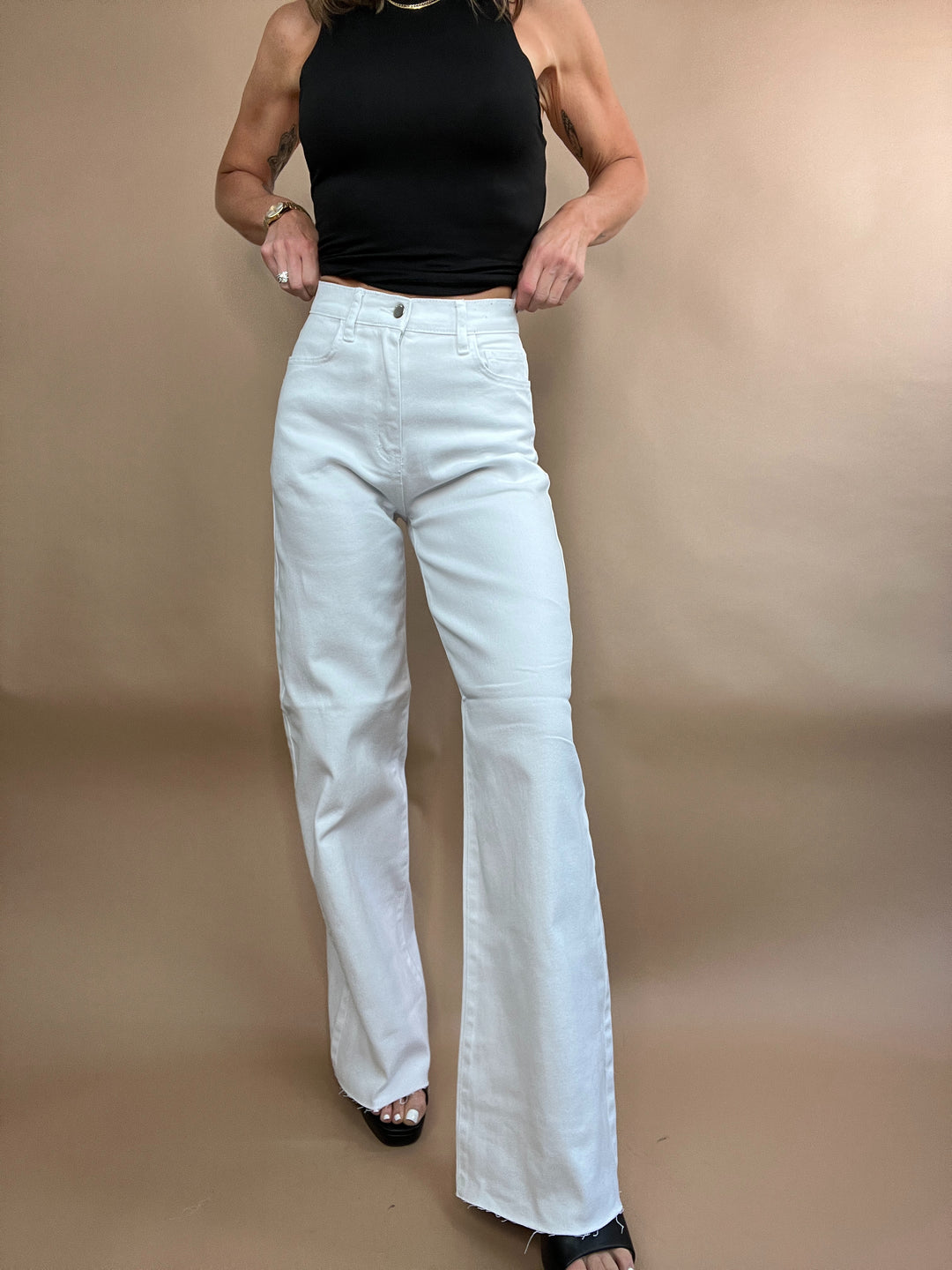 We're Back Wide Fit Jeans in White Wash