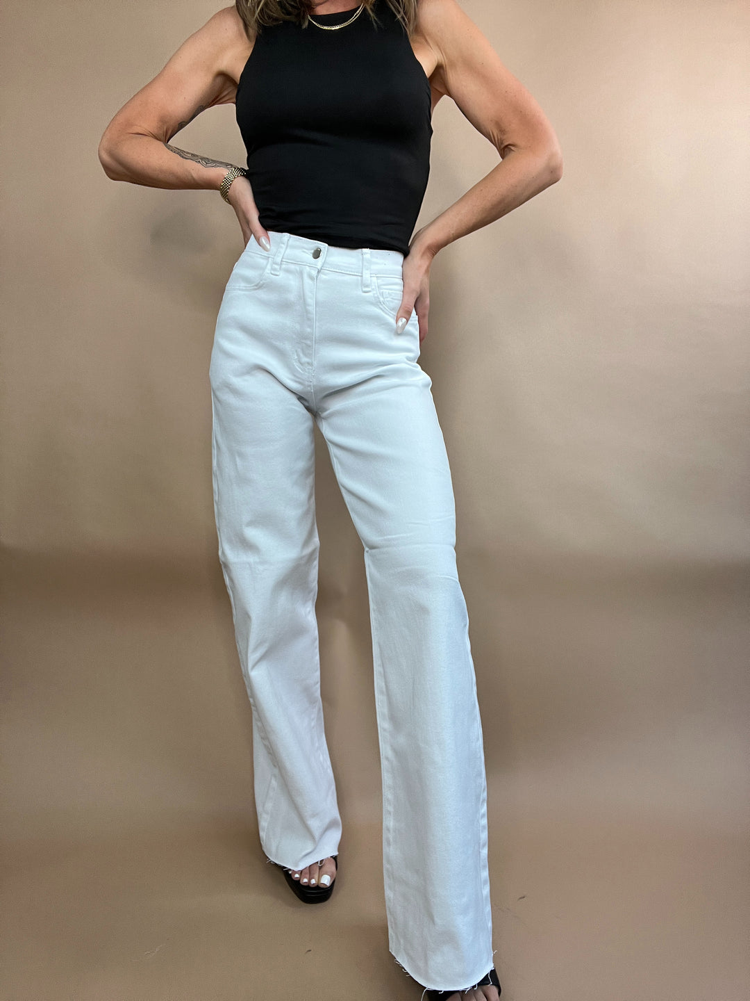 We're Back Wide Fit Jeans in White Wash