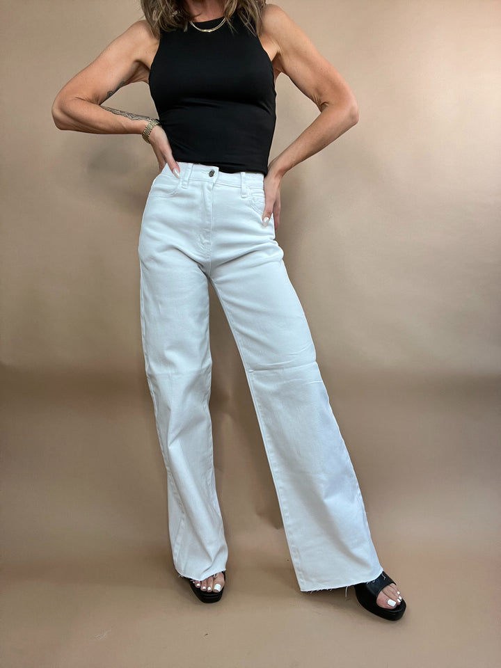 We're Back Wide Fit Jeans in White Wash