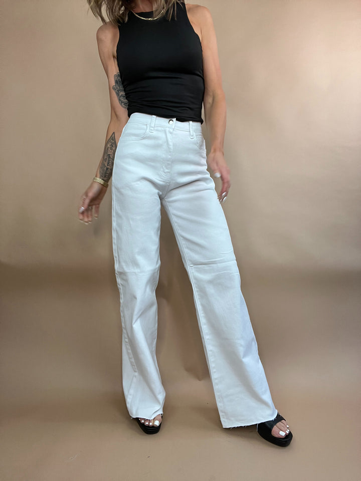 We're Back Wide Fit Jeans in White Wash