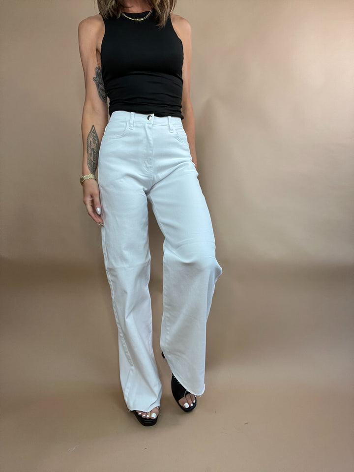 We're Back Wide Fit Jeans in White Wash