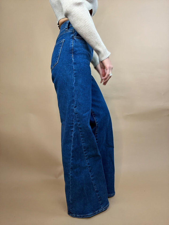 Lot of Me Wide Jeans in Dark Wash