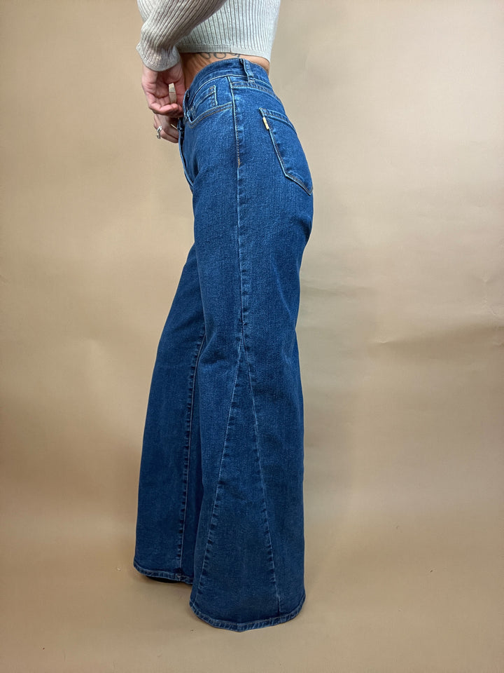Lot of Me Wide Jeans in Dark Wash